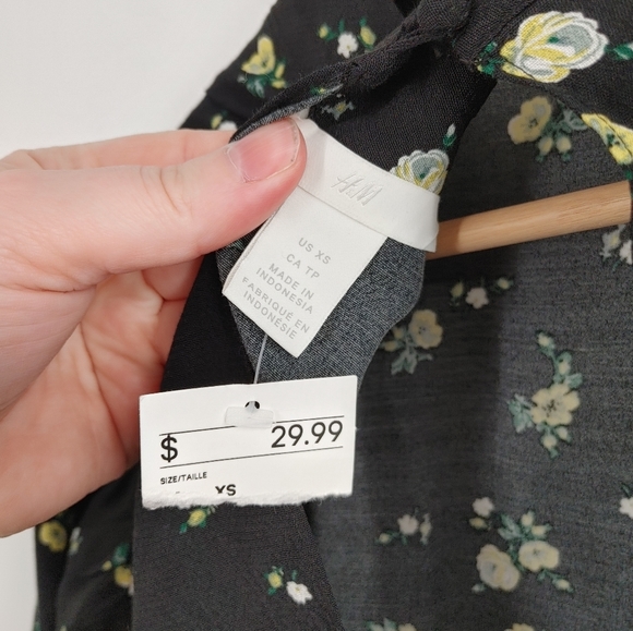 H&M | balloon sleeve blouse - Picture 6 of 6